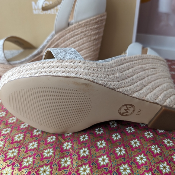 NIB Michael Kors monogram wedges - Picture 3 of 6